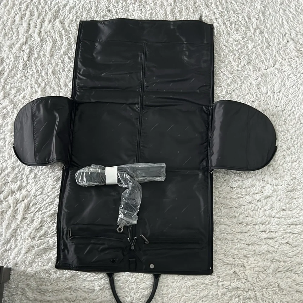 NWOT!! HOOK & ALBERT Garment Weekender Bag
